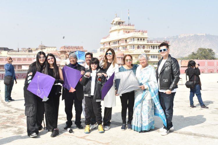 BOLLYWOOD CELEBRITY PHOTOGRAPHER DABBOO RATNANI FLIES KITE AT CITY PALACE